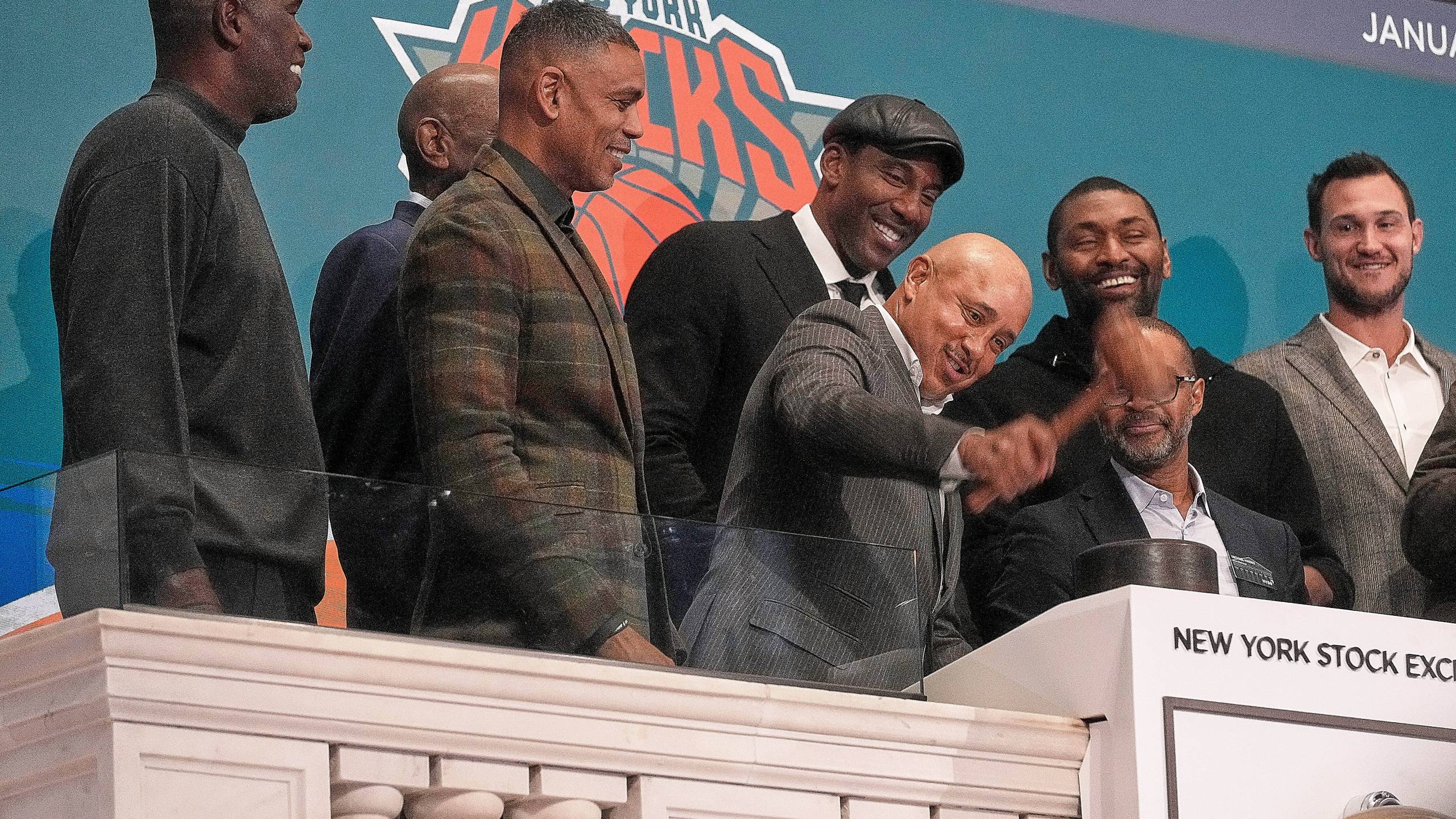 Former New York Knicks John Starks, center, joined by other Knicks Alumni, gavels trading closed at the New York Stock Exchange, Friday, Jan. 16, 2026. (AP Photo/Richard Drew)
