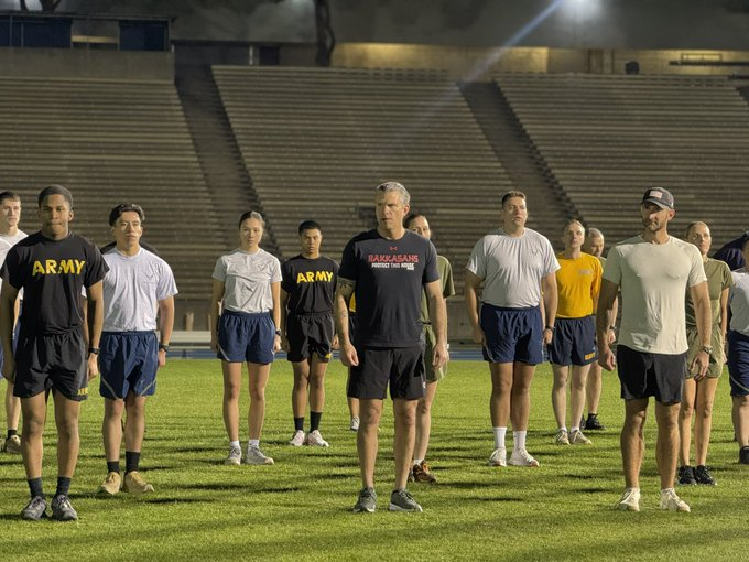 Sec. of War Pete Hegseth trains with recruits at UCLA